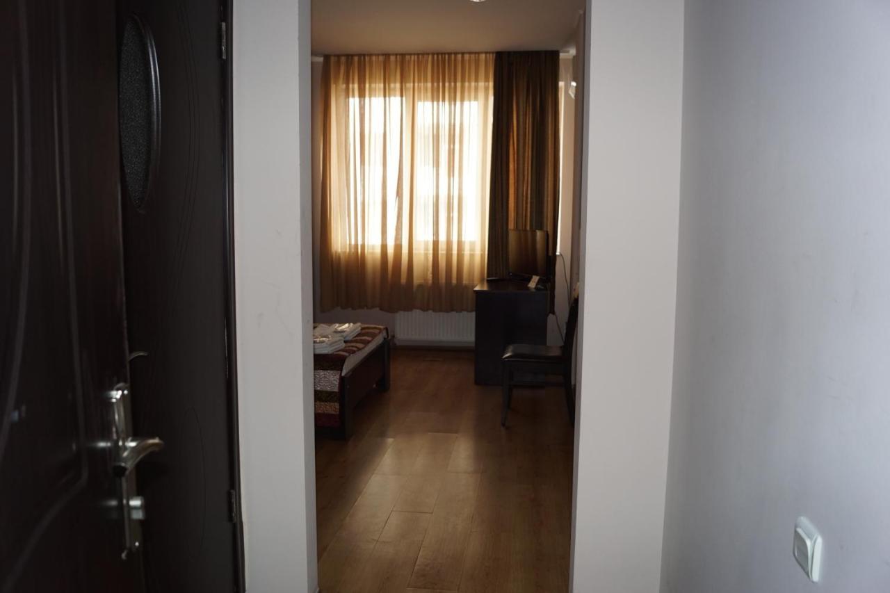 Iar Hotel Batumi Exteriör bild
