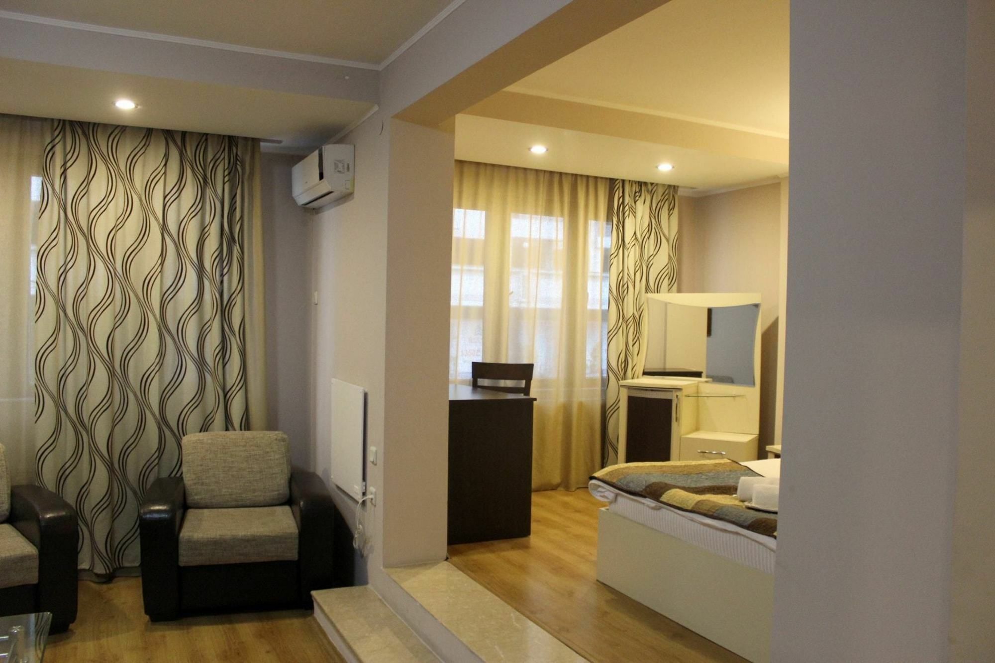 Iar Hotel Batumi Exteriör bild